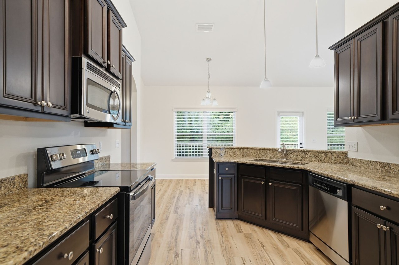 267 Bella Blvd - Photo 7 of 35