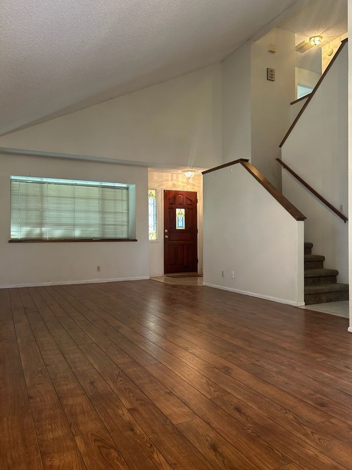 212 Washington Way - Photo 2 of 32