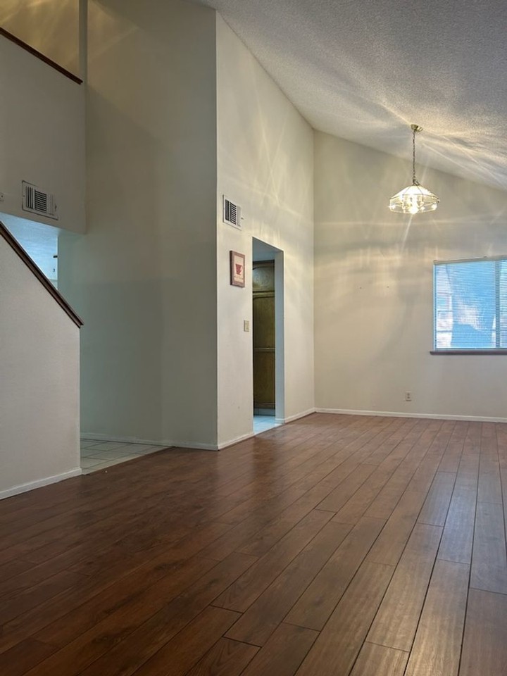 212 Washington Way - Photo 3 of 32