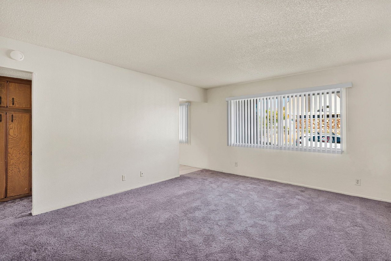 16088 Molino Dr - Photo 4 of 50