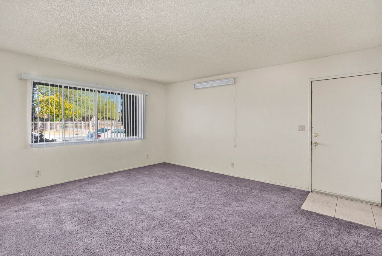 16088 Molino Dr - Photo 6 of 50