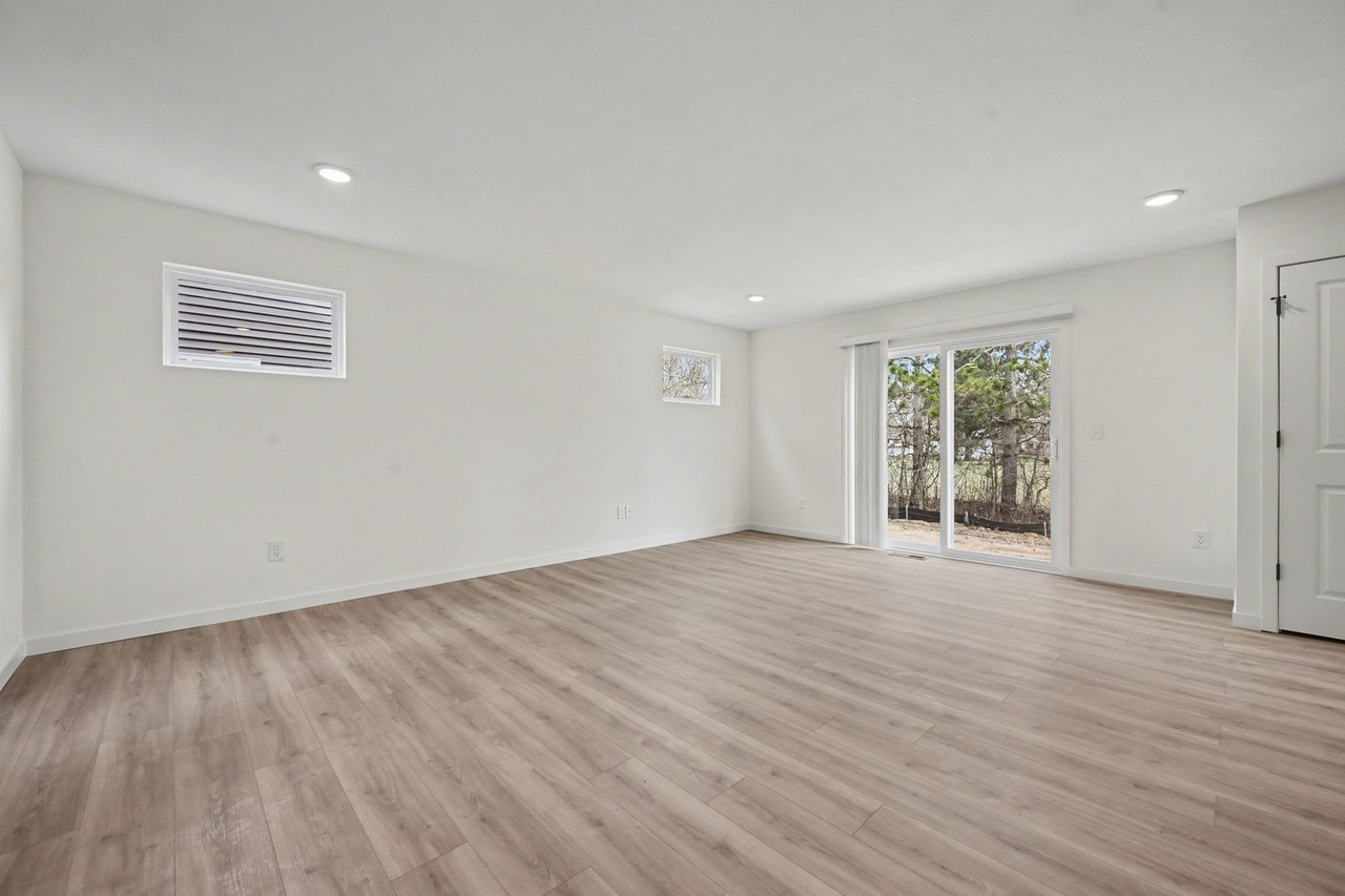 340 Sherman St - Photo 4 of 19