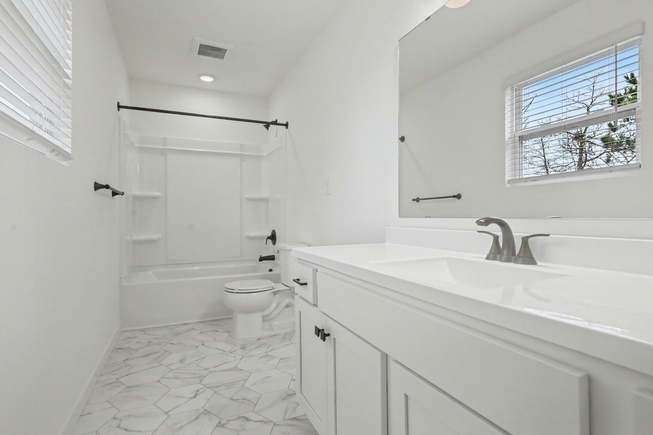 340 Sherman St - Photo 5 of 19