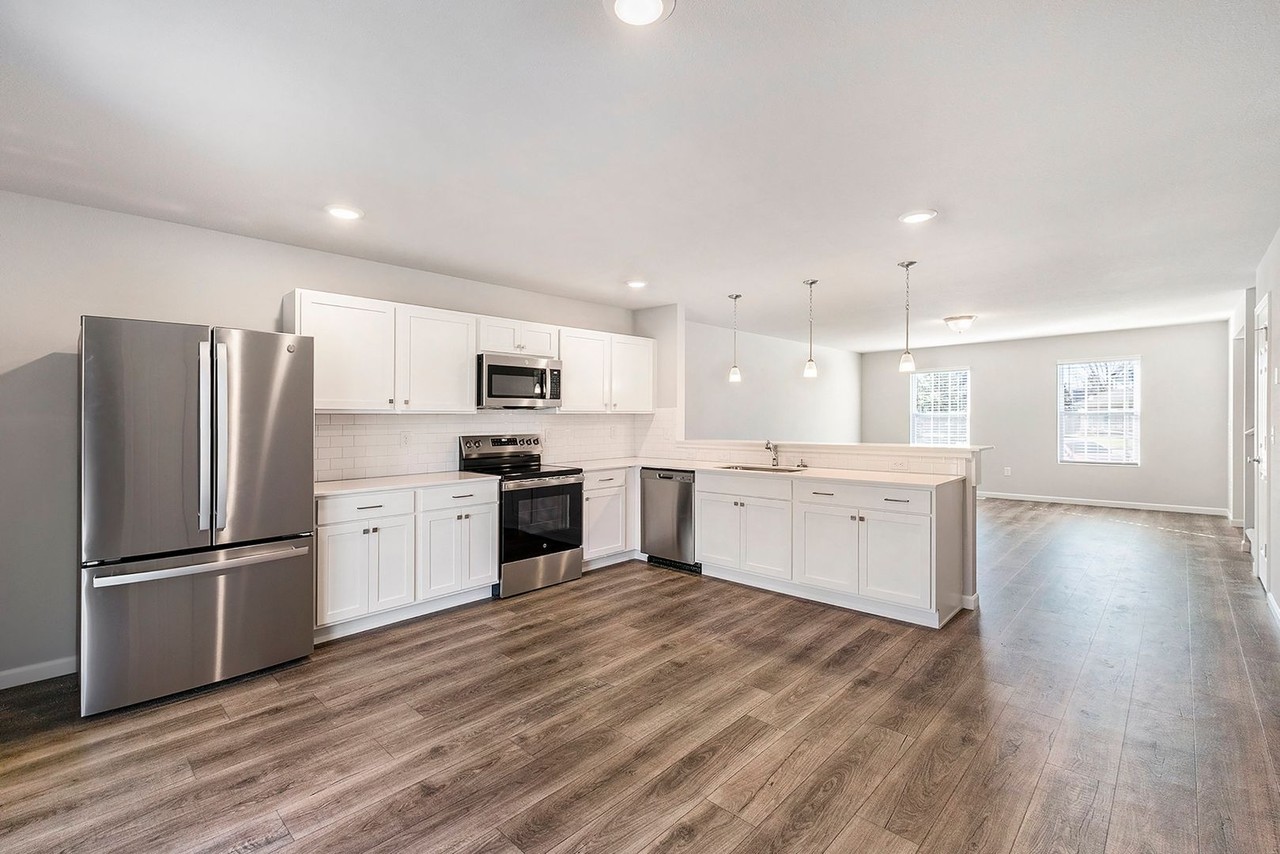 245 Wildflower Dr - Photo 4 of 19