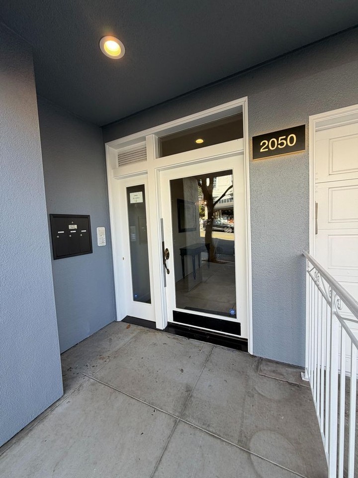 2050 Divisadero St #3 - Photo 2 of 50