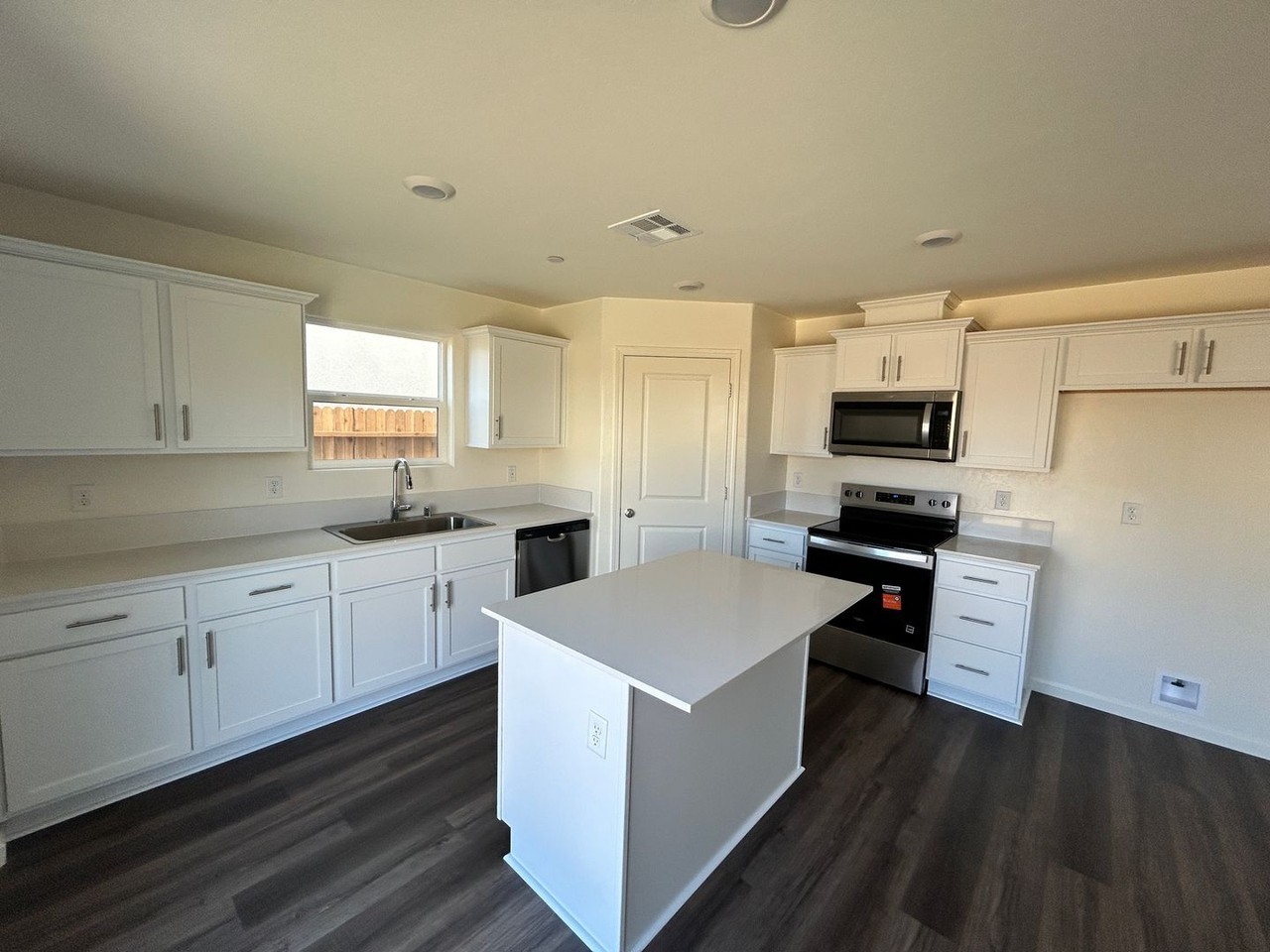 1773 N Carson St - Photo 3 of 14