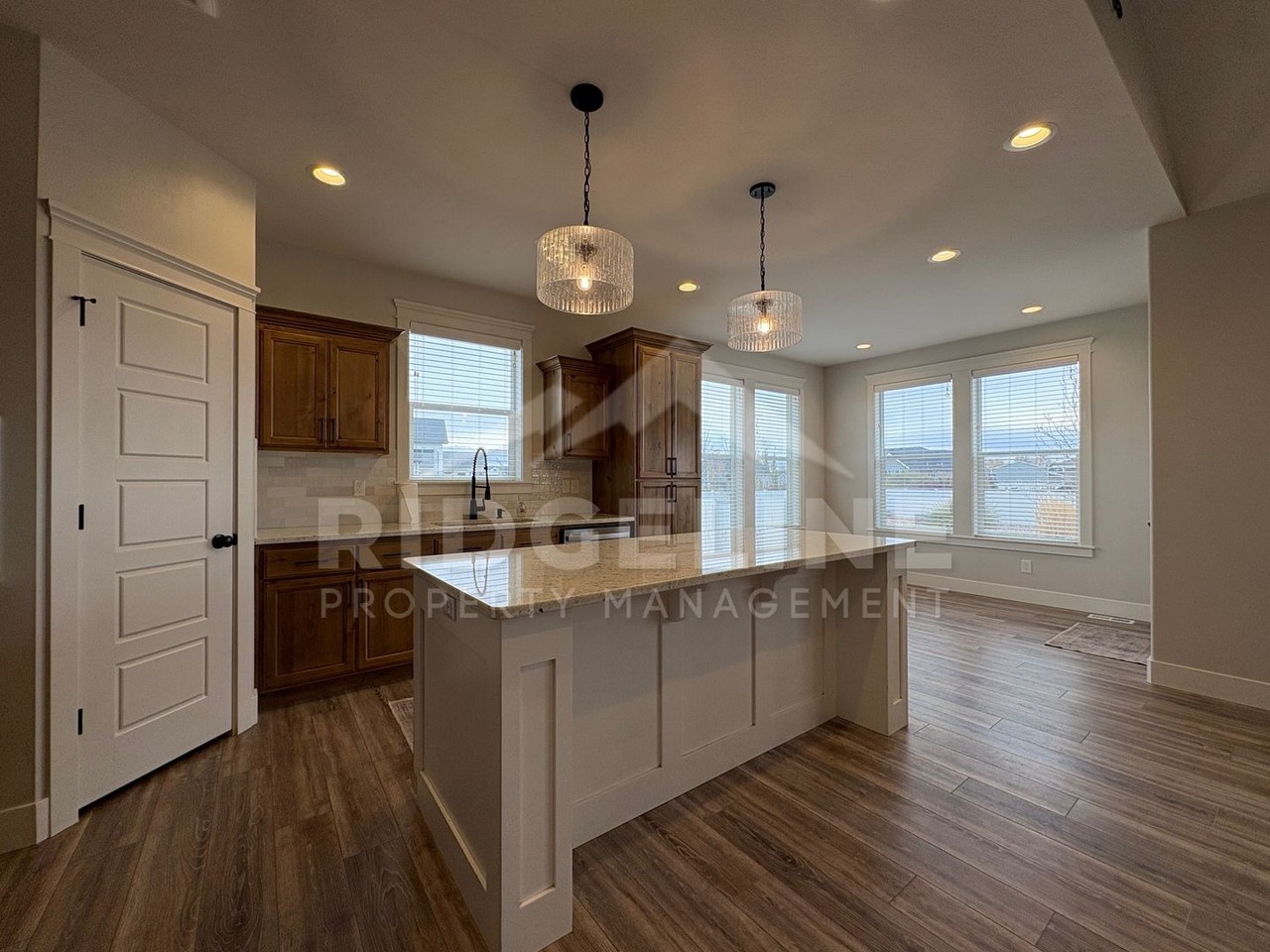 857 Oak Hill Way - Photo 6 of 27