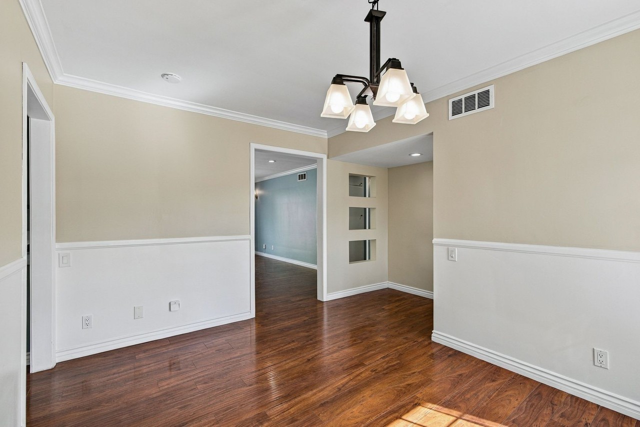 2503 Frances Ave - Photo 3 of 17