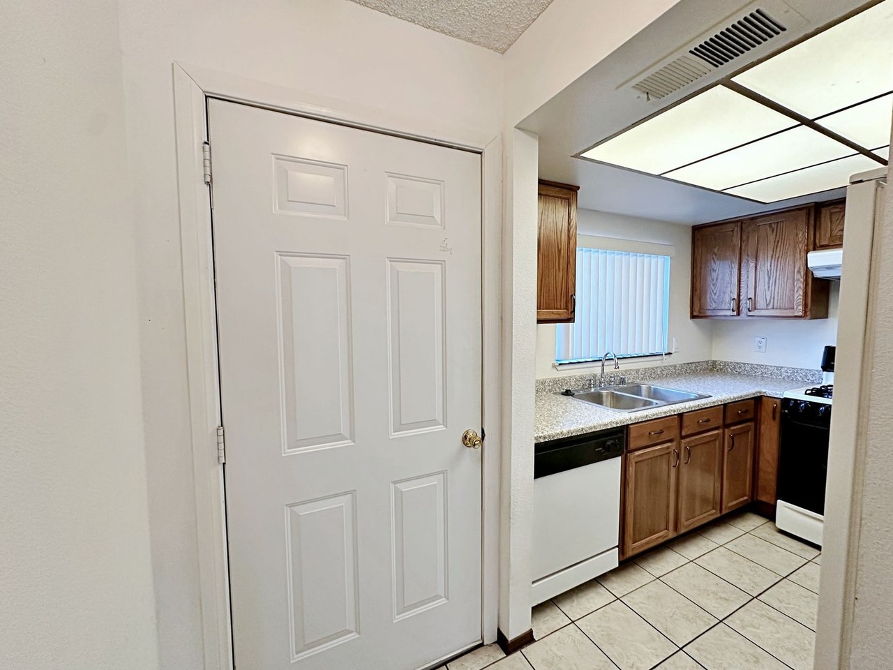 2757 Carnation Ln - Photo 2 of 23