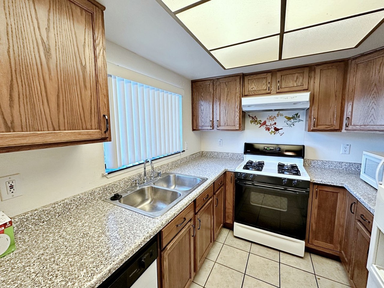 2757 Carnation Ln - Photo 4 of 23