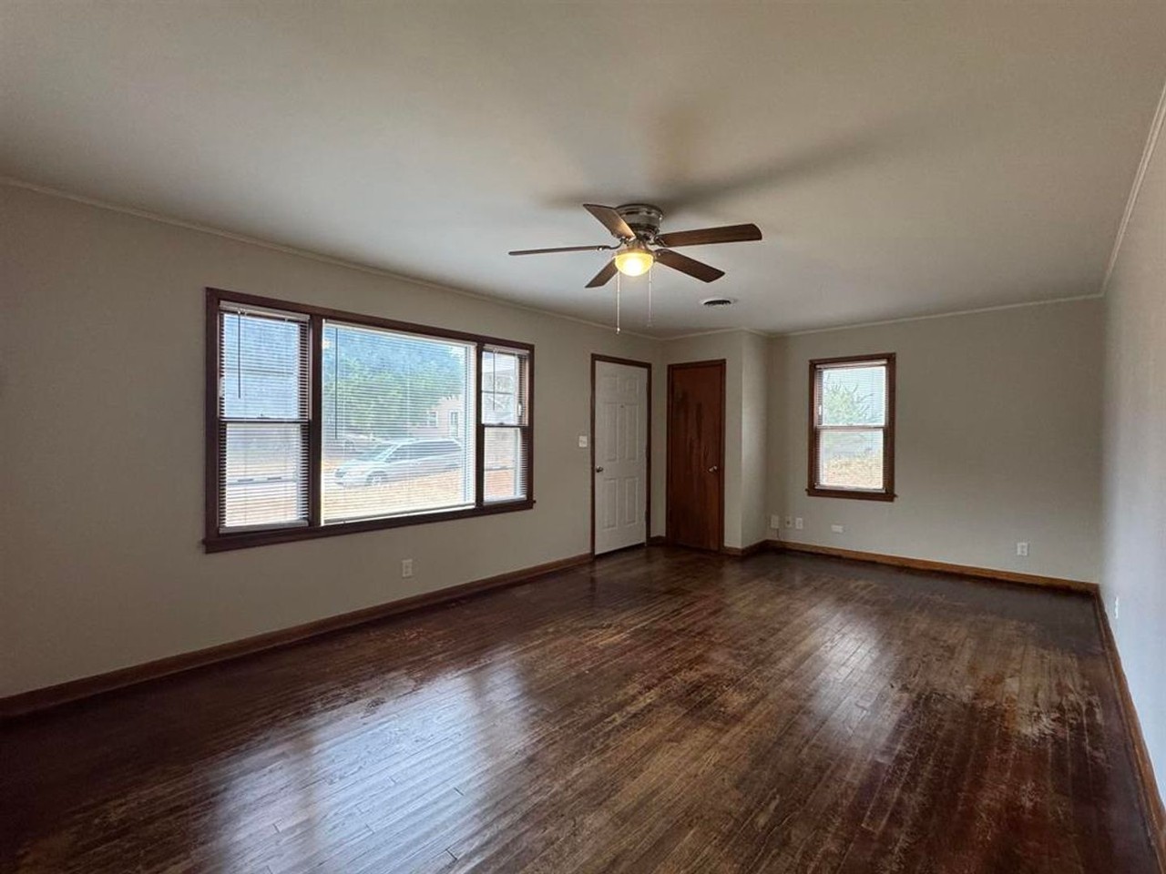 2529 W Cherokee Ave - Photo 3 of 17