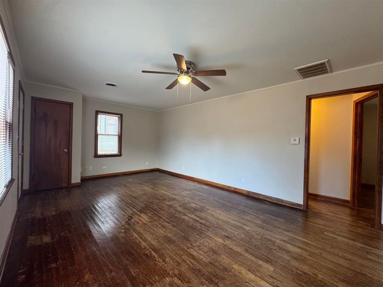2529 W Cherokee Ave - Photo 4 of 17