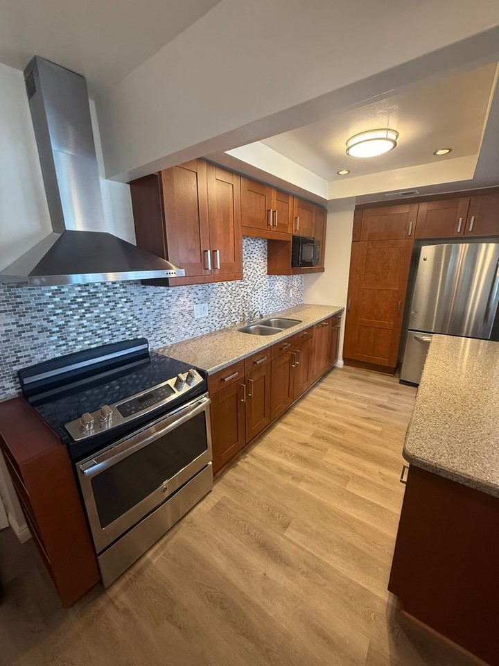 2985 Fisher Ln - Photo 2 of 21