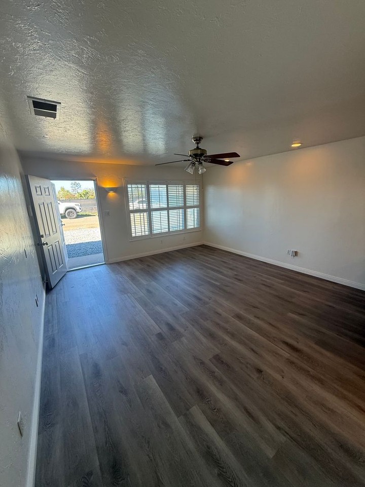 2985 Fisher Ln - Photo 3 of 21