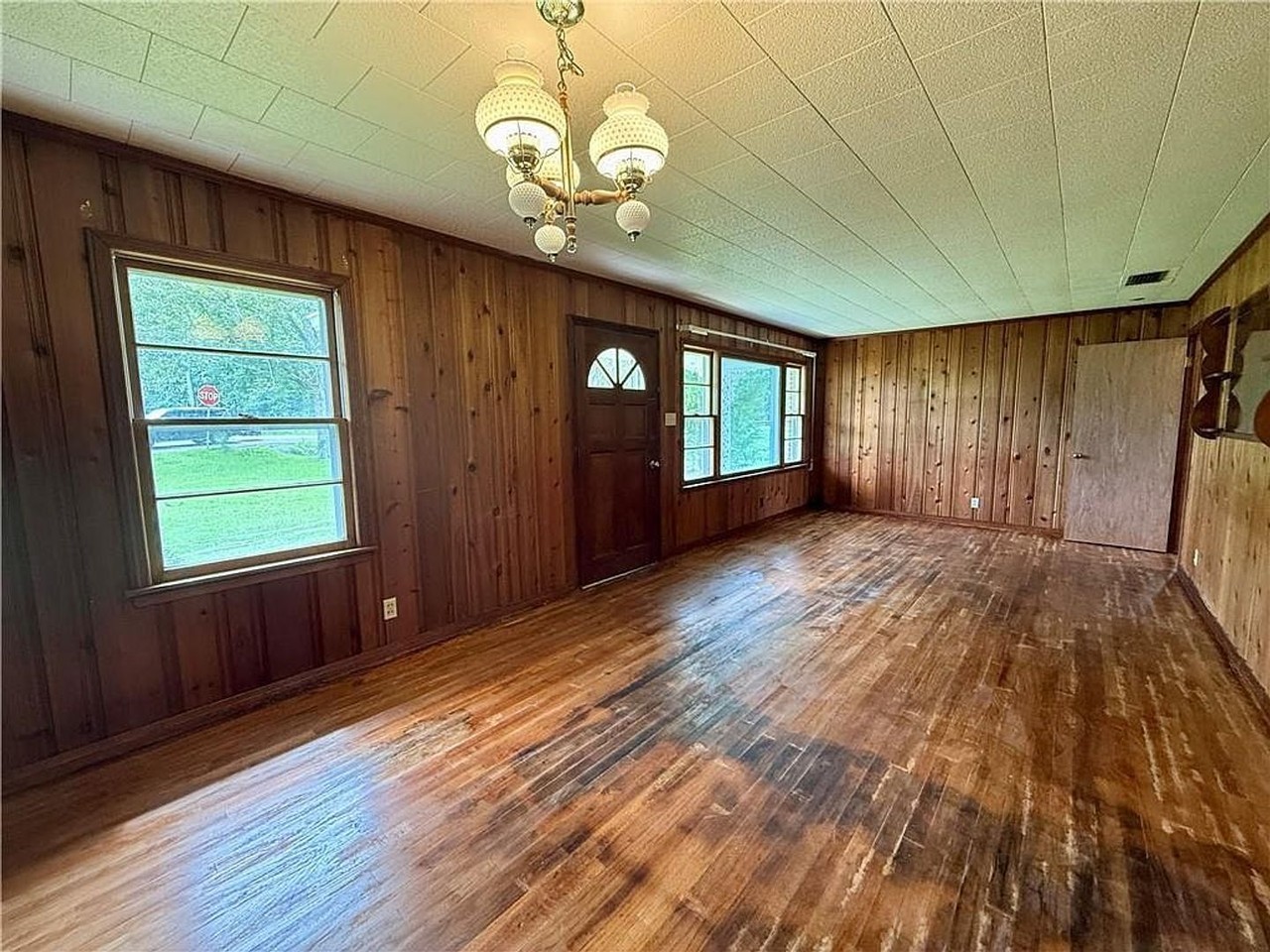 5520 Helen Dr - Photo 3 of 15