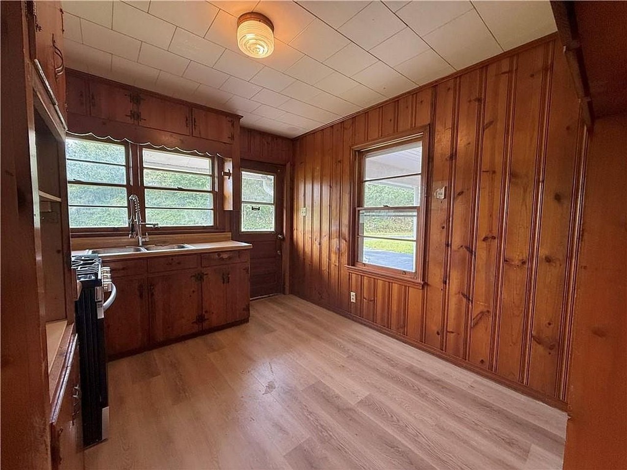 5520 Helen Dr - Photo 4 of 15