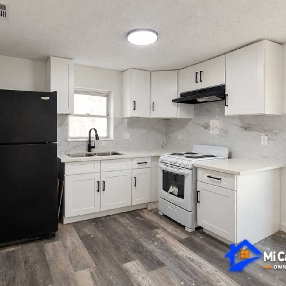 1212 Pine St - Photo 3 of 8