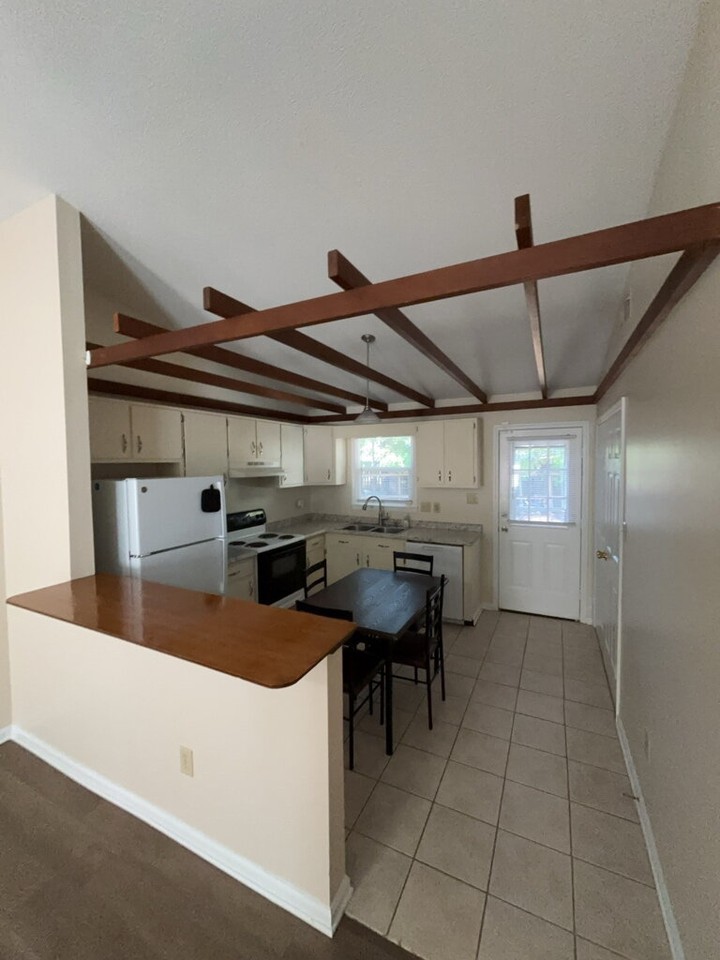 425 Cedar Creek Dr - Photo 5 of 18