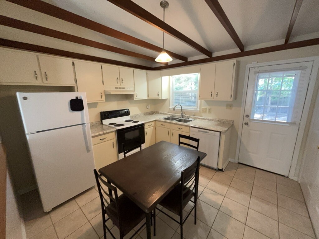 425 Cedar Creek Dr - Photo 6 of 18