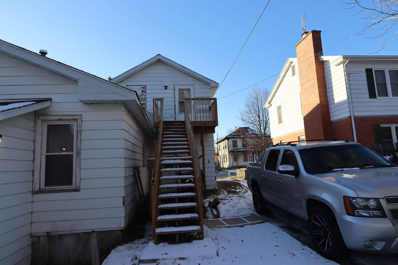 122 S State St - Photo 3 of 10