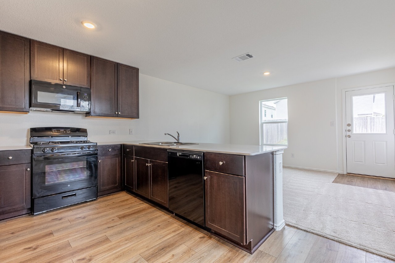 37 Trinity Cir - Photo 7 of 35