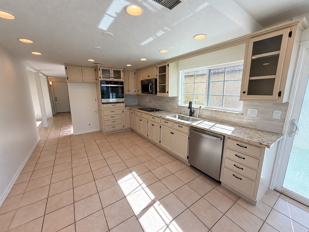 1488 Downing Ct - Photo 2 of 24