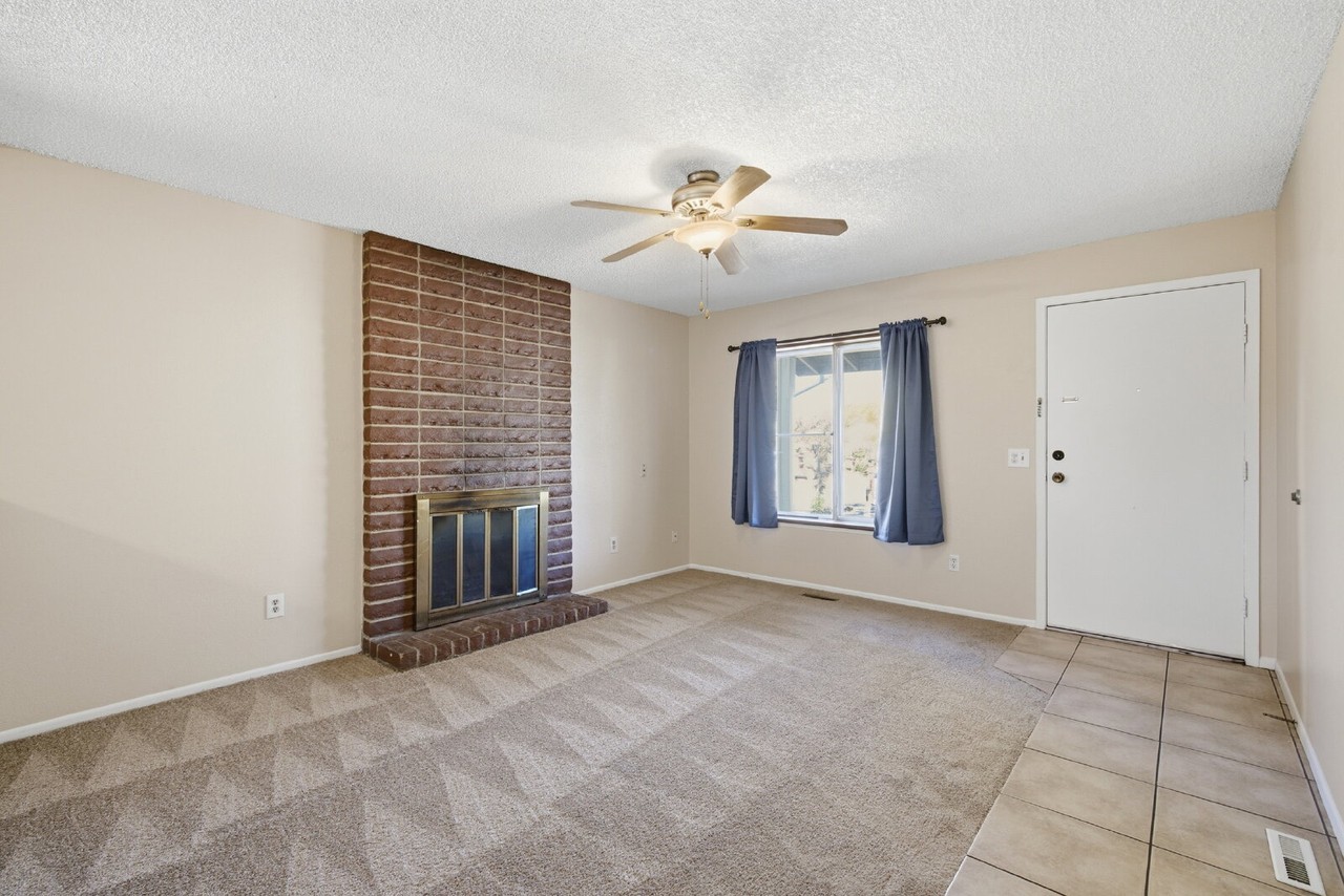 15402 E Princeton Ave - Photo 3 of 22