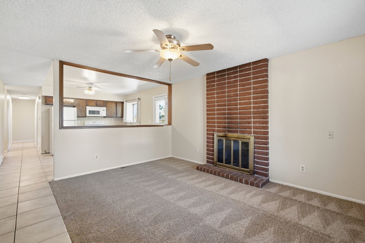 15402 E Princeton Ave - Photo 4 of 22