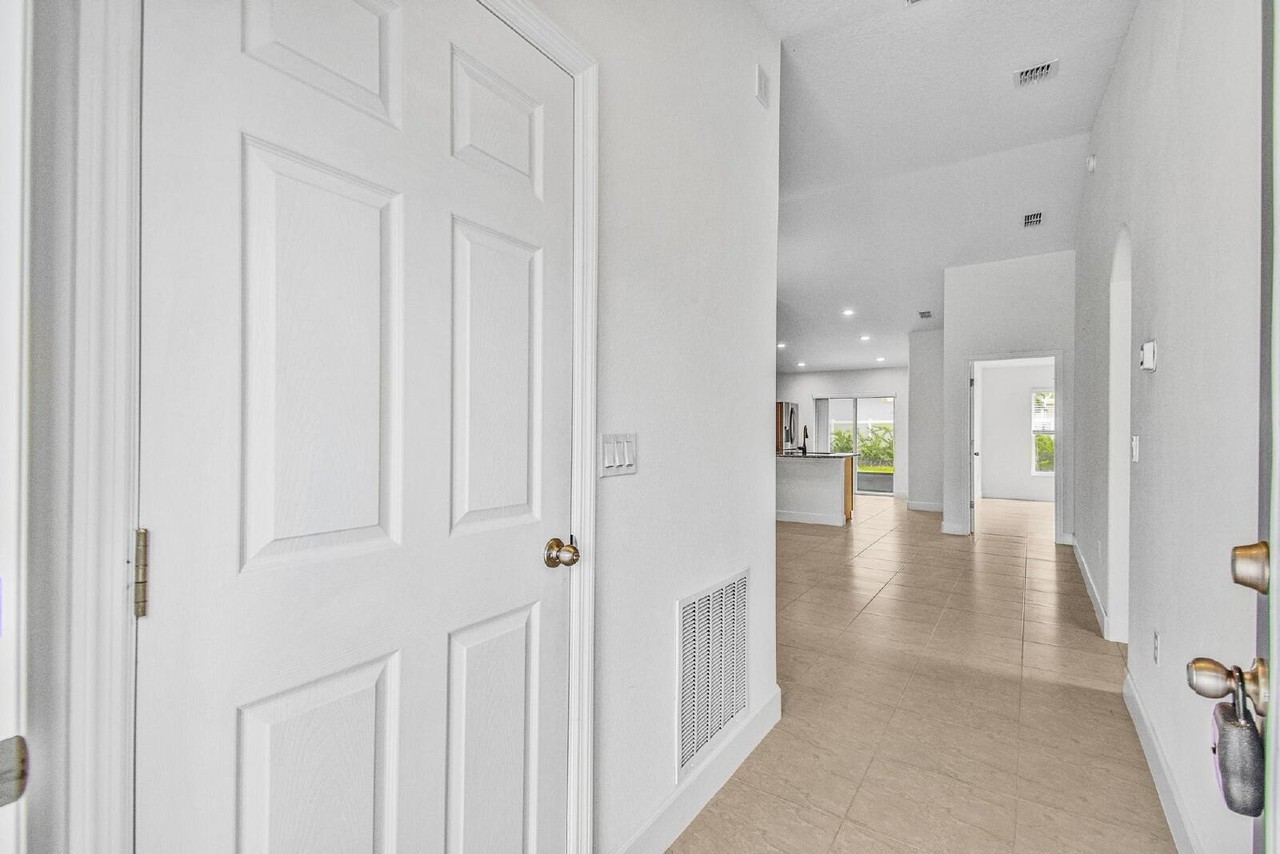 24 Lindsay Dr Unit B - Photo 5 of 40