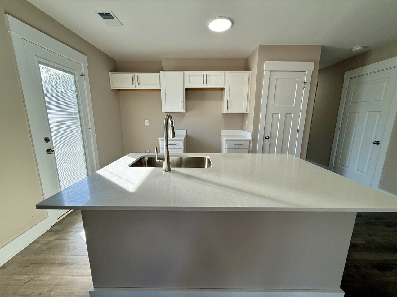 154 Indiana Ave - Photo 5 of 23
