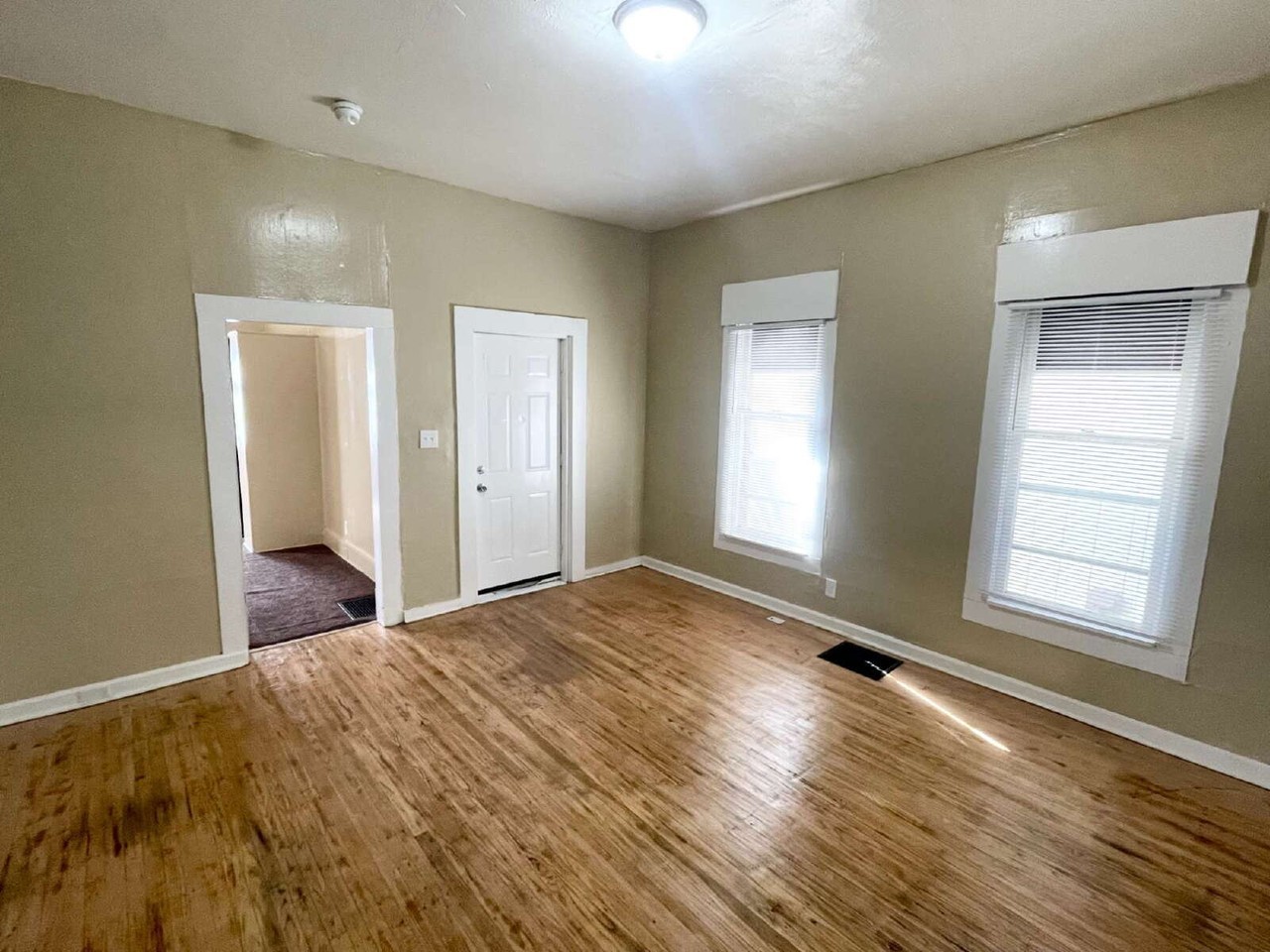 1040 Villa Ave - Photo 2 of 7