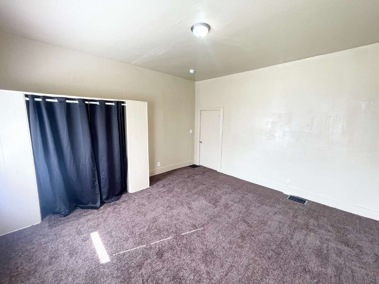 1040 Villa Ave - Photo 3 of 7