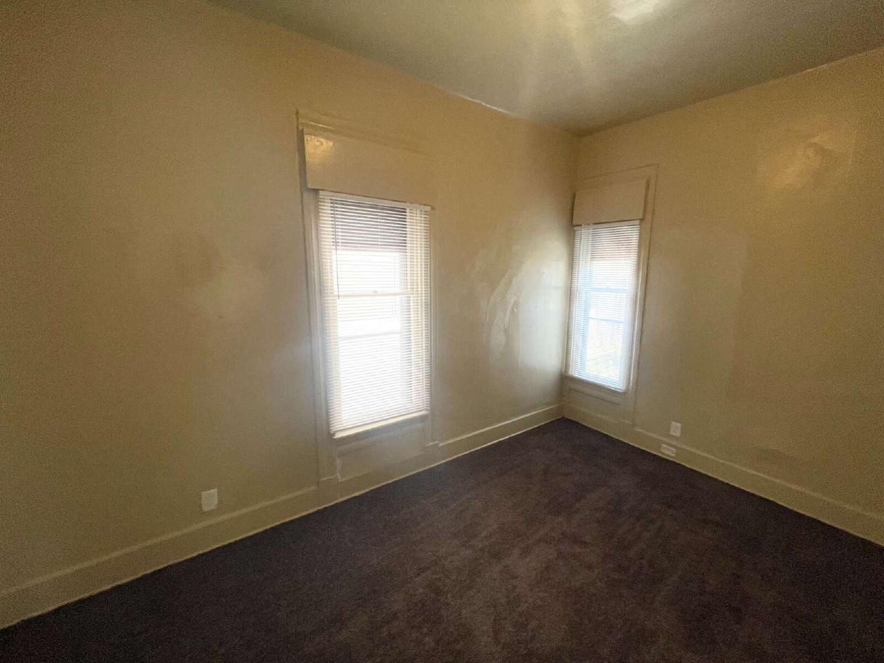 1040 Villa Ave - Photo 4 of 7