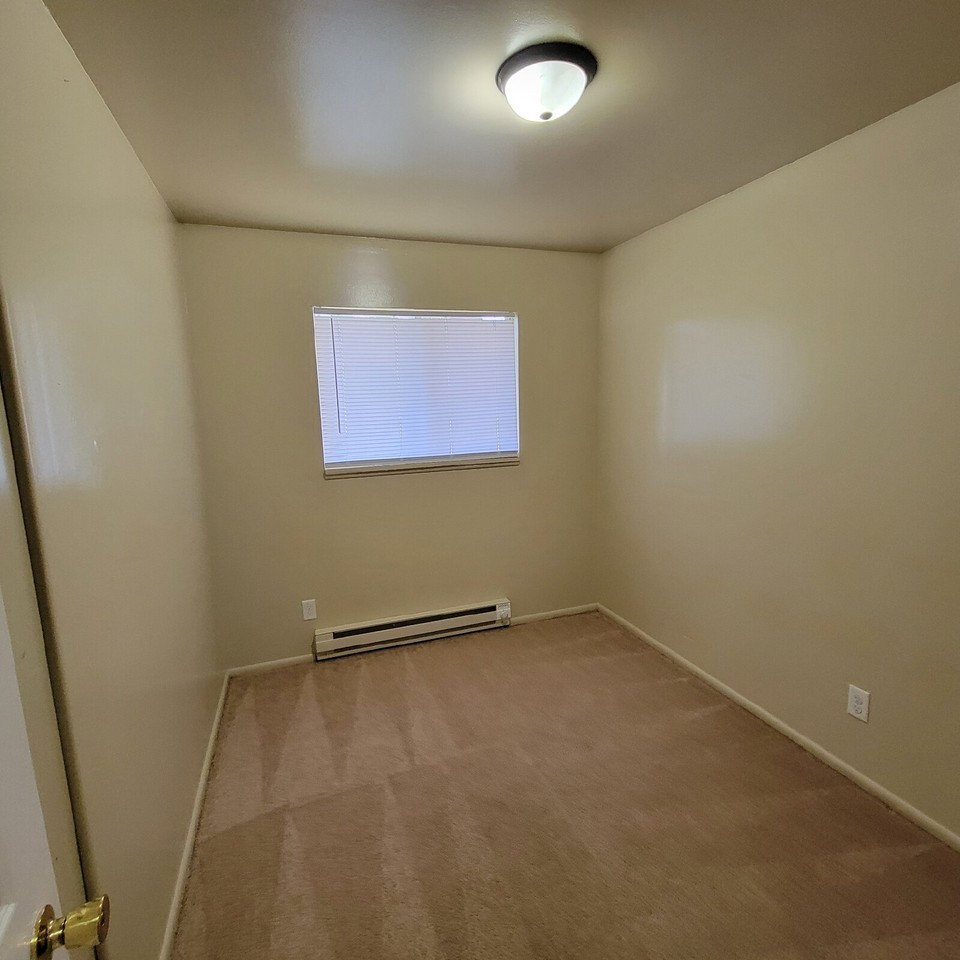 2570 Saint Peter St - Photo 3 of 8