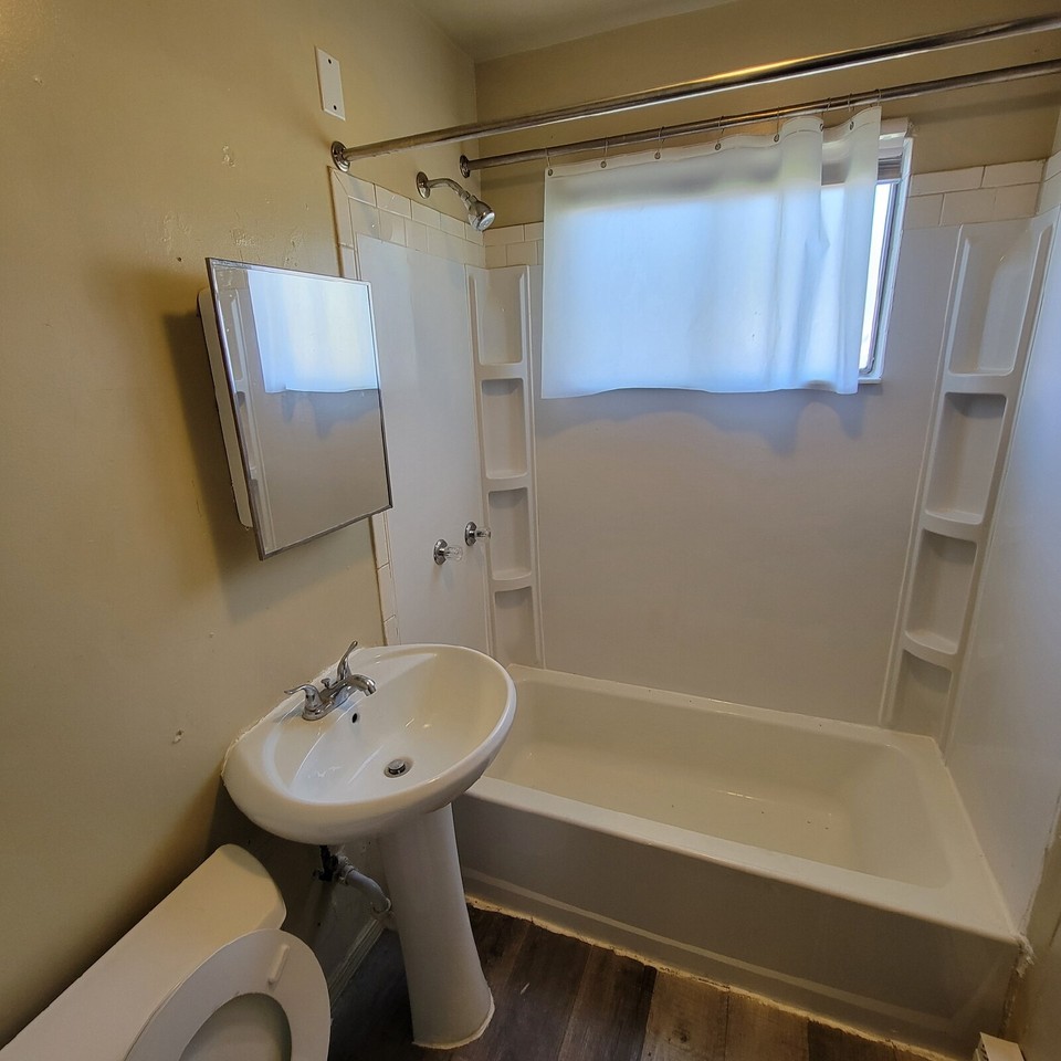 2570 Saint Peter St - Photo 5 of 8