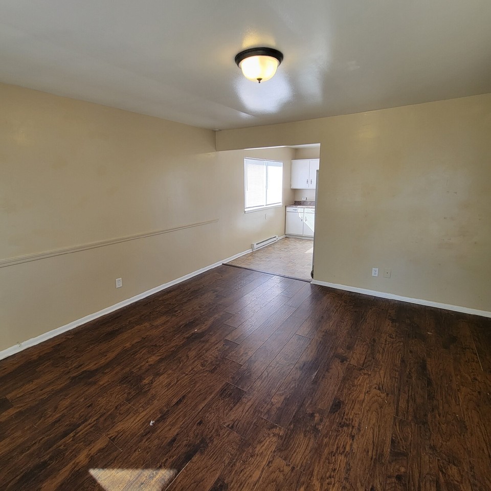 2570 Saint Peter St - Photo 6 of 8
