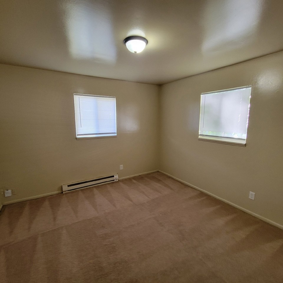 2570 Saint Peter St - Photo 7 of 8