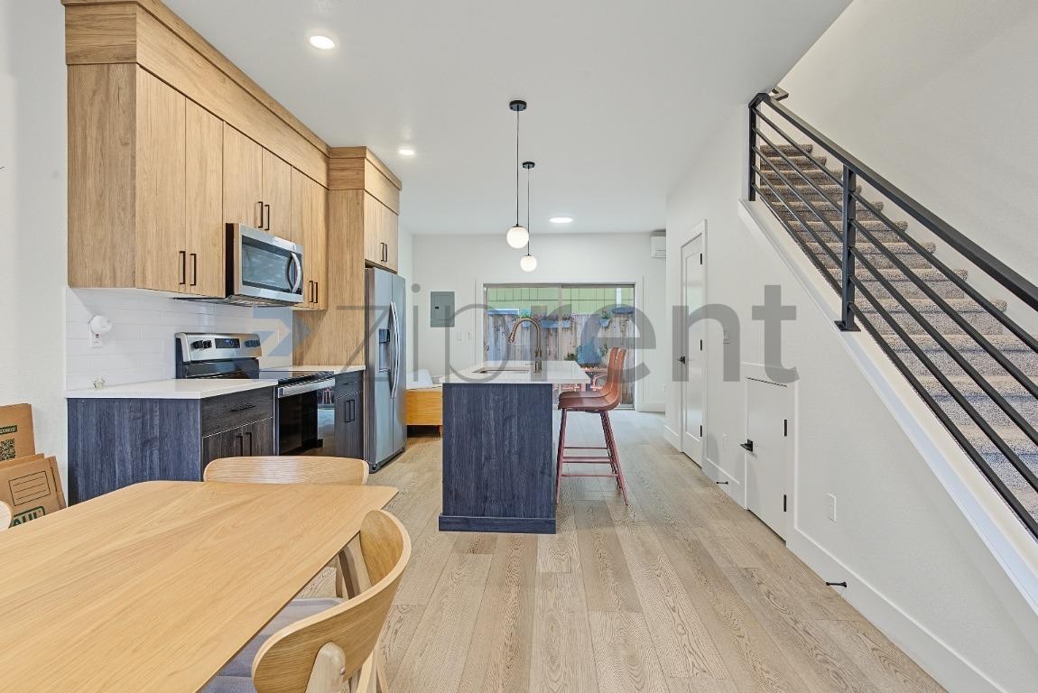 1211 N Winchell St - Photo 4 of 21
