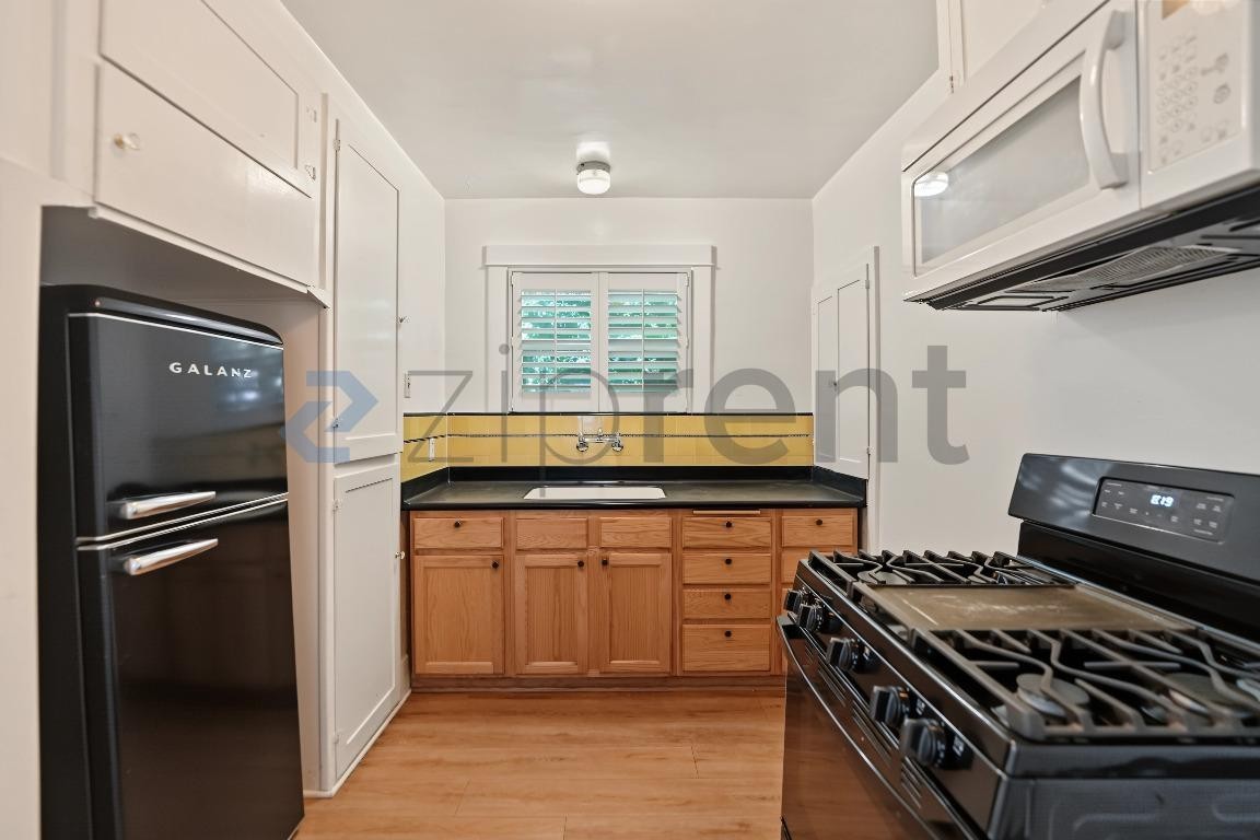 732 Solano Ave - Photo 7 of 24