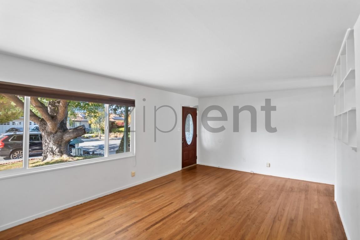894 Hazelnut Ct - Photo 4 of 26