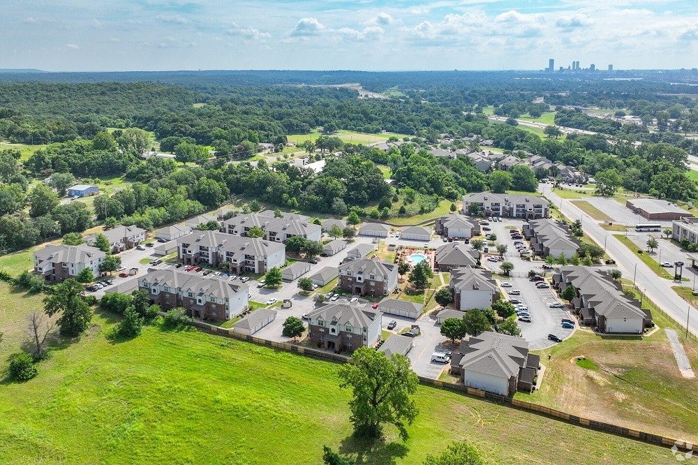 Highland Crossing Apartments - Photo 2 of 41