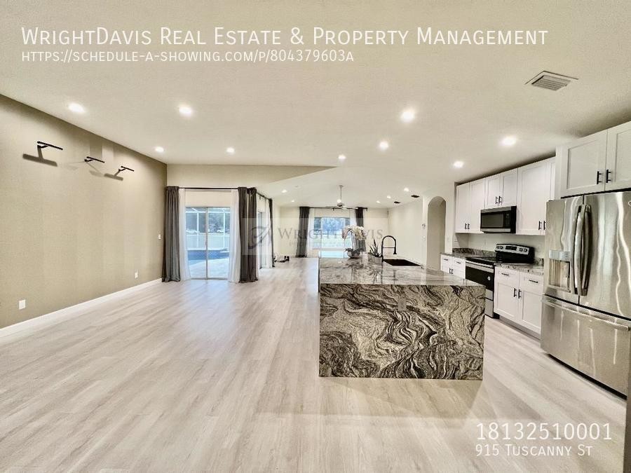 915 Tuscanny St - Photo 5 of 32