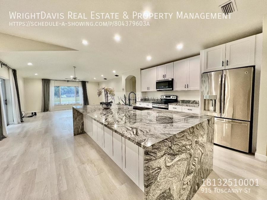 915 Tuscanny St - Photo 6 of 32