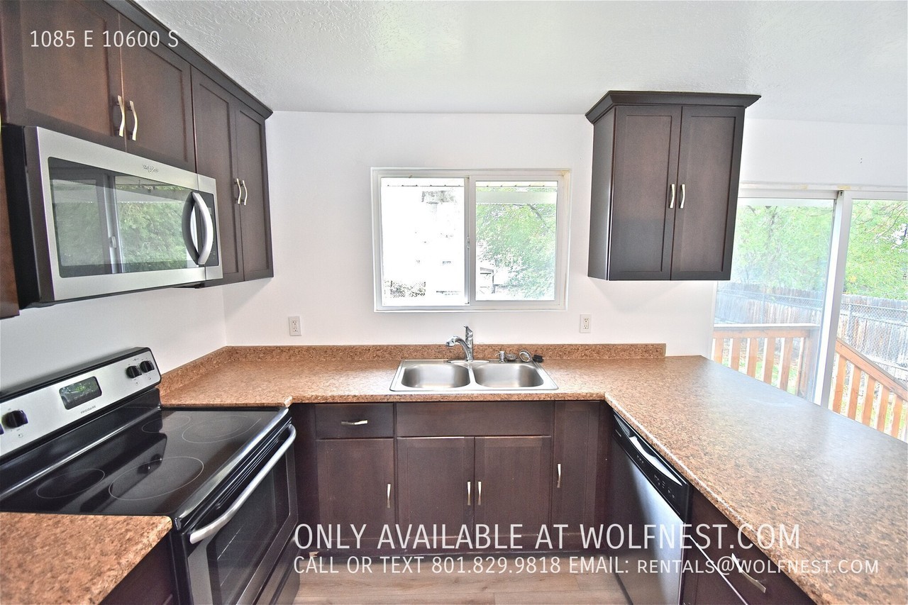 1085 E 10600 S - Photo 7 of 27