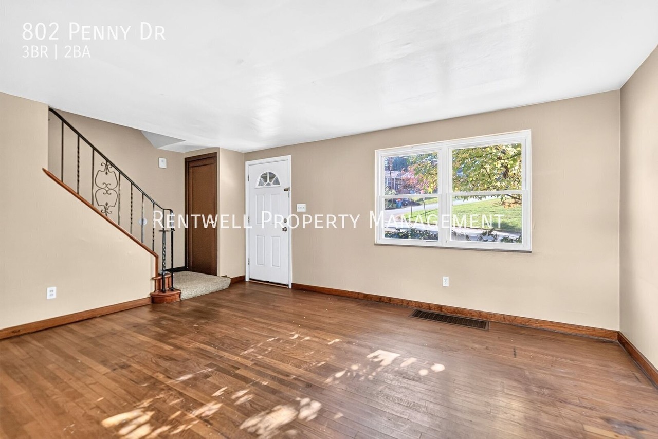 802 Penny Dr - Photo 4 of 41