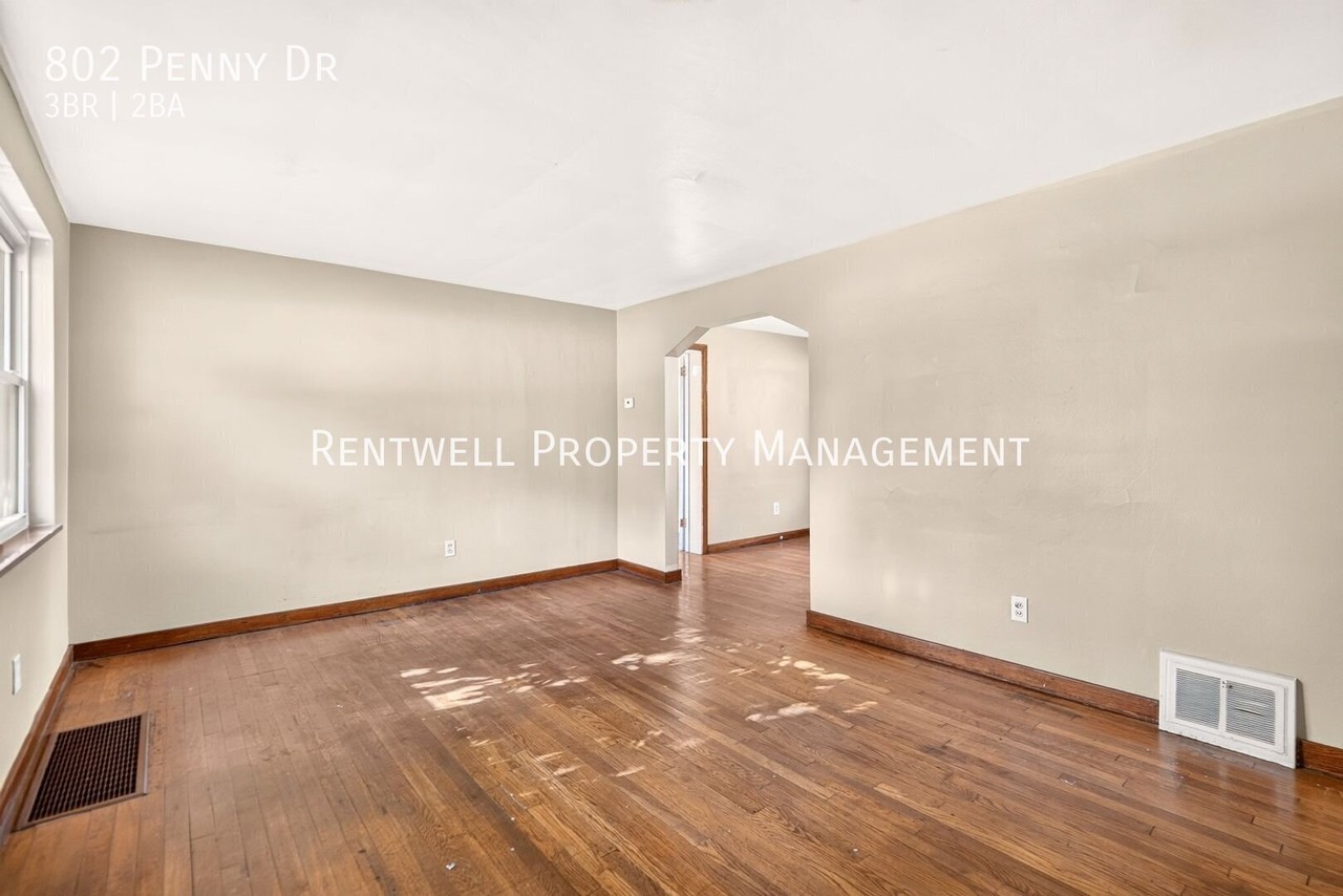802 Penny Dr - Photo 6 of 41