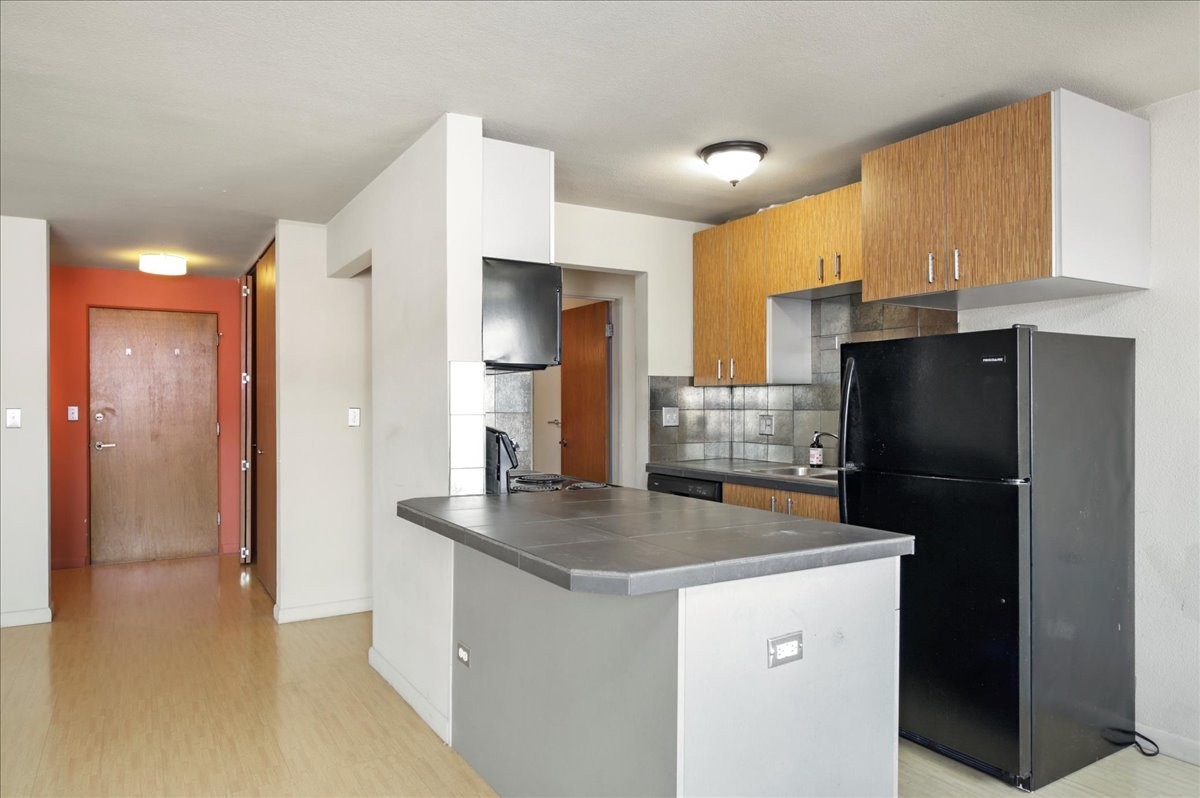 1302 Columbine St #105 - Photo 2 of 9
