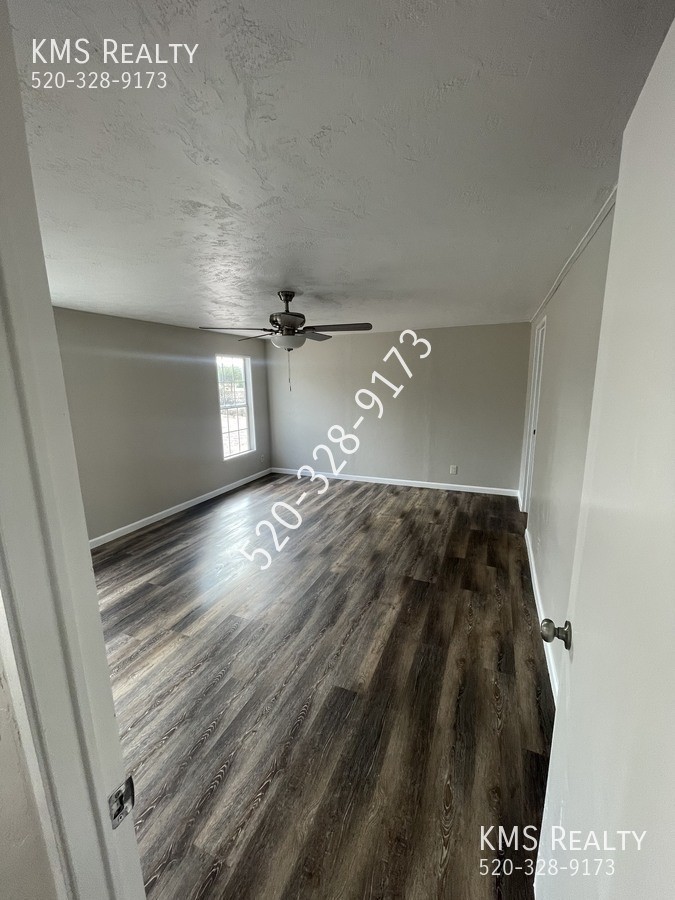 7425 N Coltsfoot Dr - Photo 2 of 7