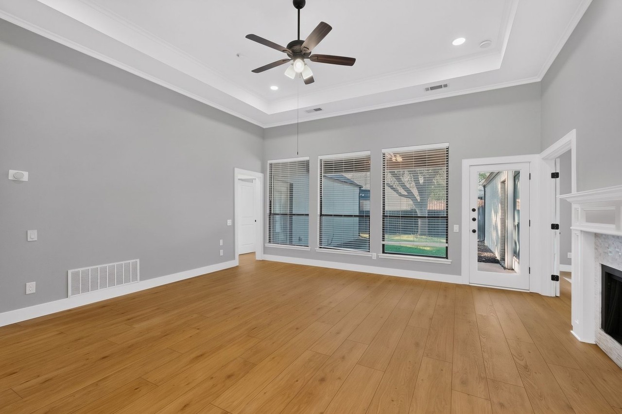 11001 Ormond Ln - Photo 3 of 7