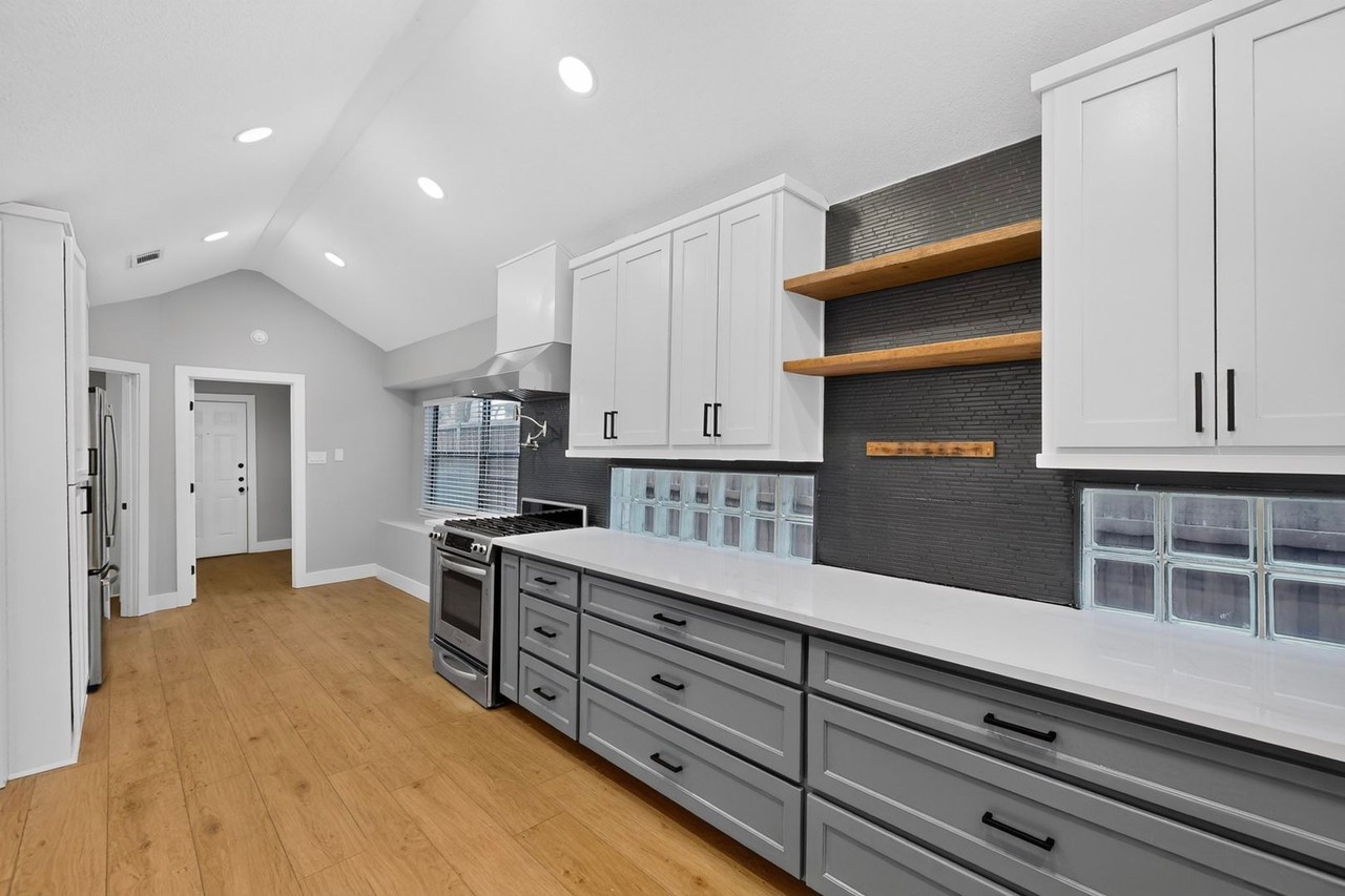 11001 Ormond Ln - Photo 6 of 7